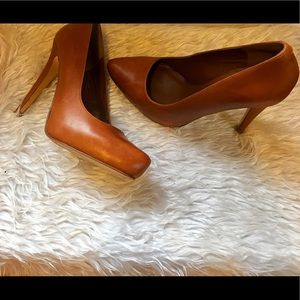 Brown Aldo women’s pumps